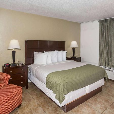 Days Inn By Wyndham St. Petersburg / Tampa Bay Area Pinellas Park Zewnętrze zdjęcie