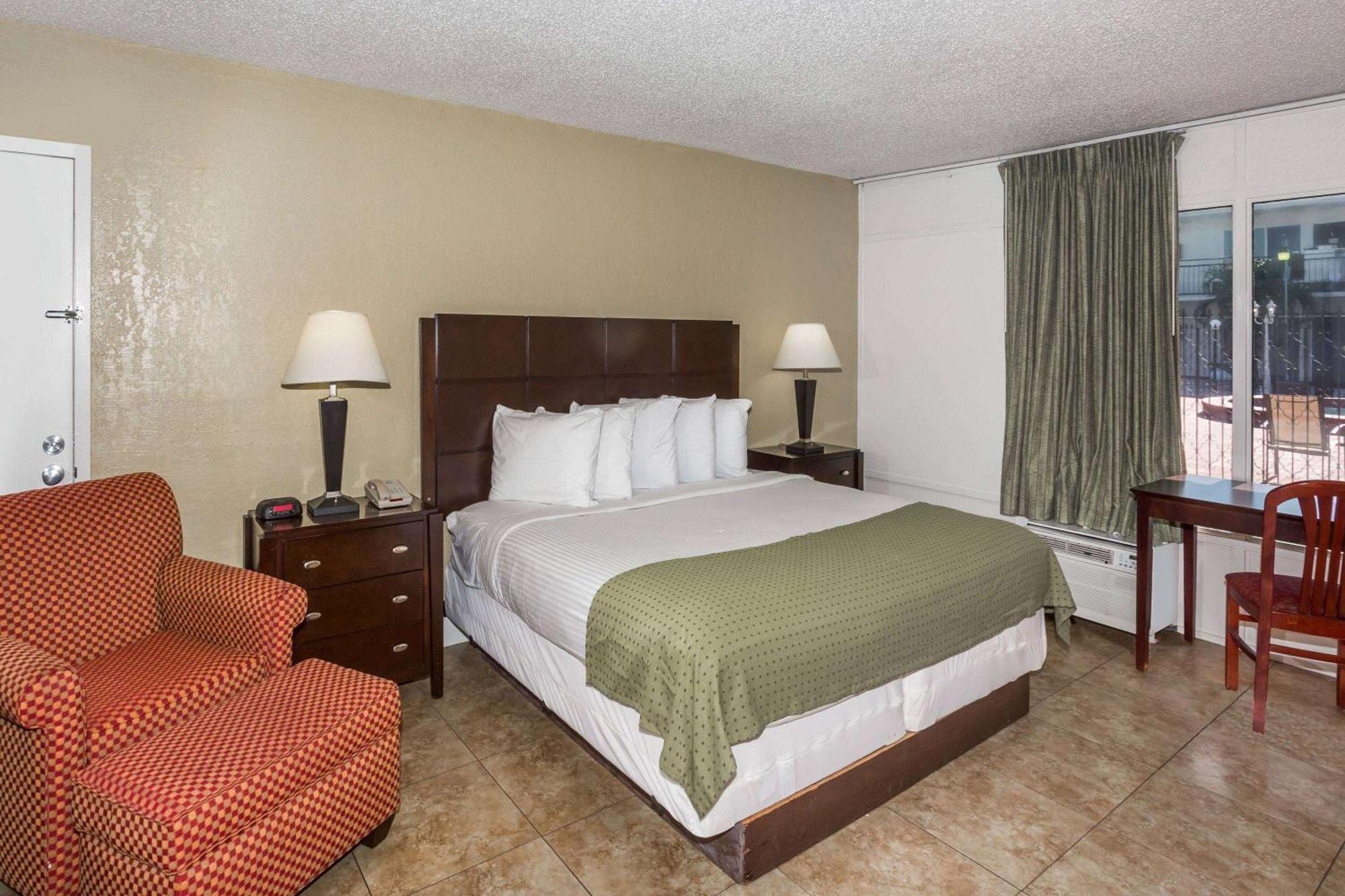 Days Inn By Wyndham St. Petersburg / Tampa Bay Area Pinellas Park Zewnętrze zdjęcie