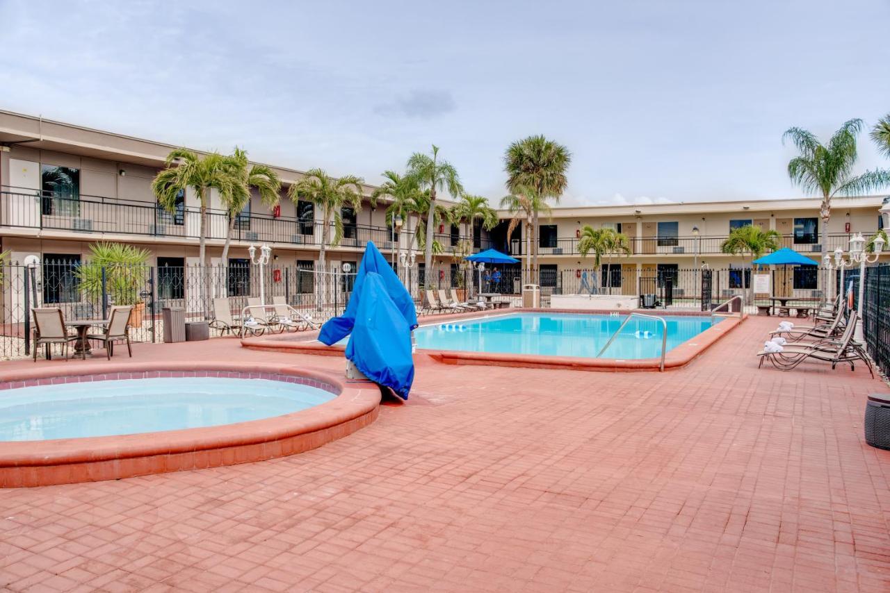 Days Inn By Wyndham St. Petersburg / Tampa Bay Area Pinellas Park Zewnętrze zdjęcie