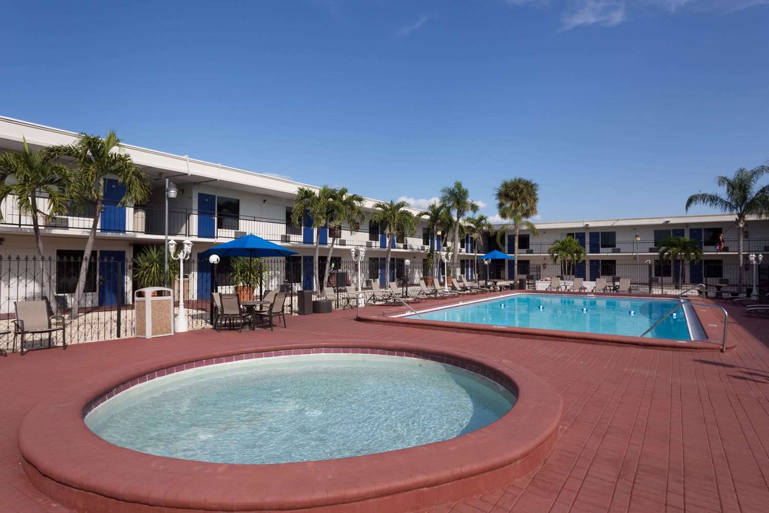 Days Inn By Wyndham St. Petersburg / Tampa Bay Area Pinellas Park Zewnętrze zdjęcie